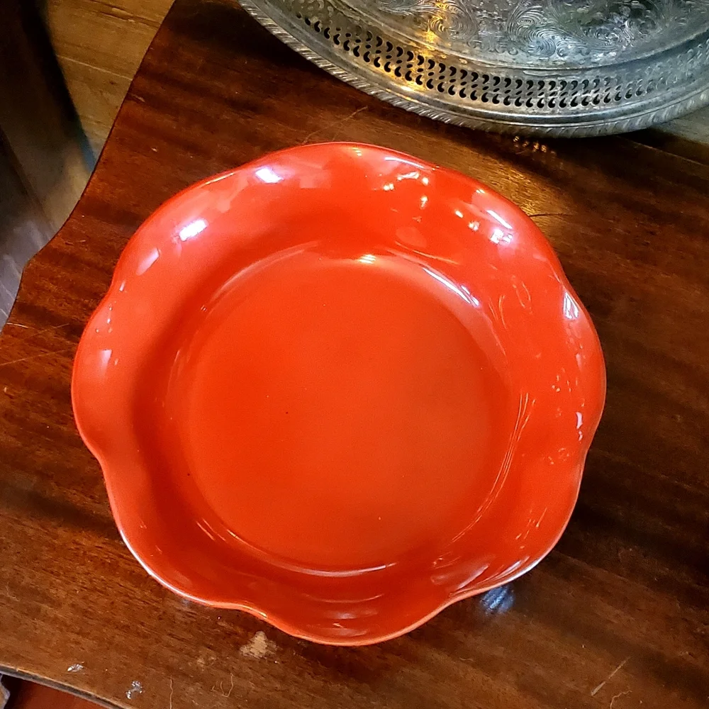 Vintage 9.5 " serving bowl by De Silva in a vibrant red Drip glaze - Picture 4 of 5